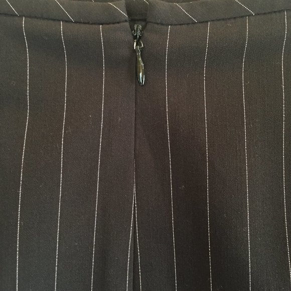 Kasper 2 pc Black Pinstripe Skirt Suit Sz 8 - Picture 7 of 9
